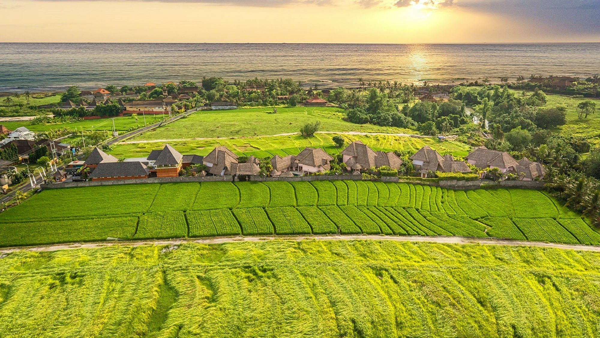 Вилла Hacienda Bali Кута Экстерьер фото